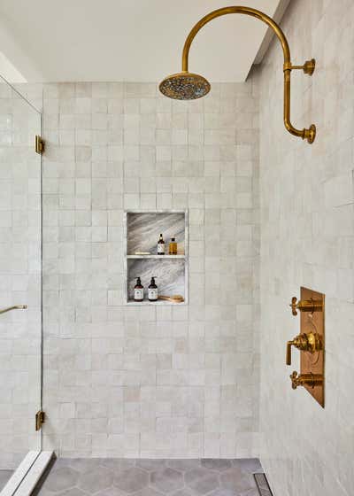  Mid-Century Modern Vacation Home Bathroom. Aspen Mountain Retreat by Bunsa Studio.