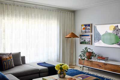  Mid-Century Modern Family Home Living Room. The Roads by Bunsa Studio.