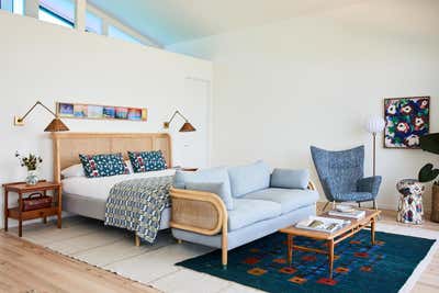  Mid-Century Modern Bedroom. Sound Shore by Bunsa Studio.