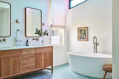 Mid-Century Modern Vacation Home Bathroom. Sound Shore by Bunsa Studio.