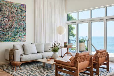 Mid-Century Modern Vacation Home Living Room. Sound Shore by Bunsa Studio.