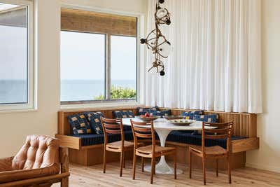 Mid-Century Modern Vacation Home Dining Room. Sound Shore by Bunsa Studio.