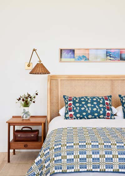  Mid-Century Modern Vacation Home Bedroom. Sound Shore by Bunsa Studio.