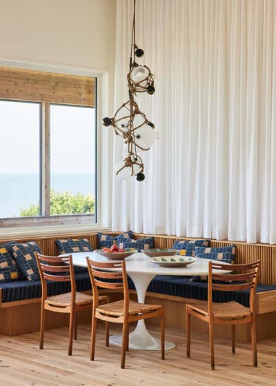  Mid-Century Modern Vacation Home Dining Room. Sound Shore by Bunsa Studio.