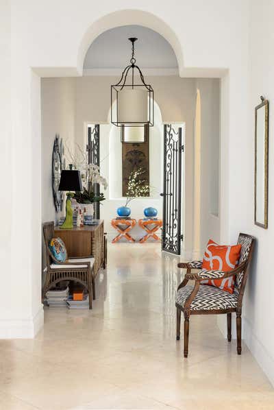 Eclectic Entry and Hall. pinecrest by mr alex TATE.