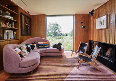  Mid-Century Modern Country House Living Room. Keepers Farmhouse by Peter Mikic Studio.