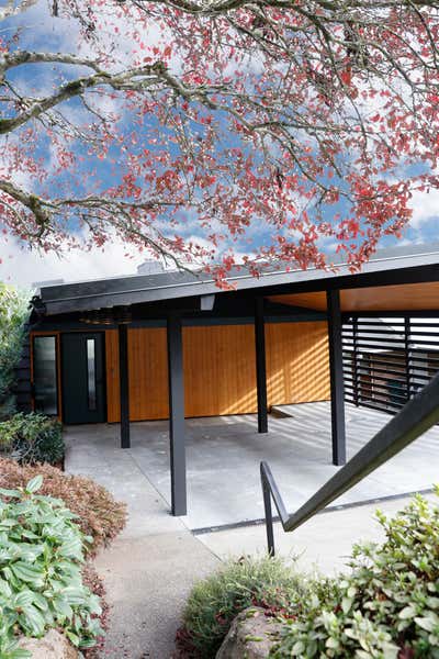  Modern Family Home Exterior. View Ridge Remodel by Le Whit.