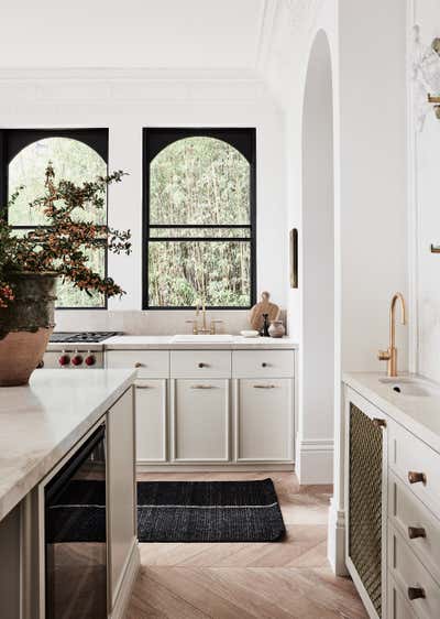  Transitional Family Home Kitchen. Yarranabbe House by Kate Nixon.