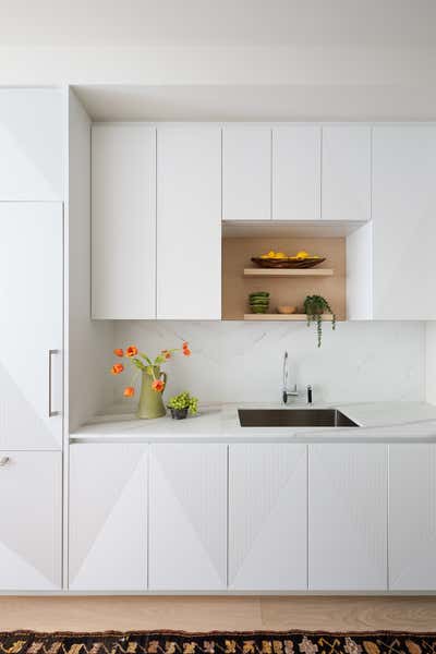 Contemporary Apartment Kitchen. One Wall Street by Yellow House Architects.