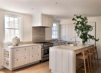  Beach Style Family Home Kitchen. Hook Pond Residence by Workstead.