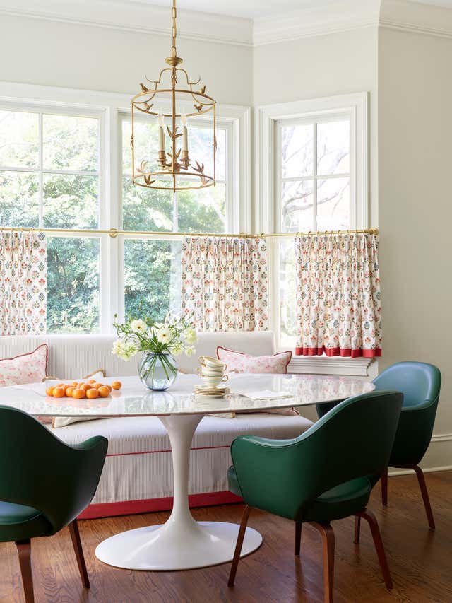Transitional Traditional Kitchen Table Transitional Kitchen Design Ideas - 1,371 Pictures | 1stDibs