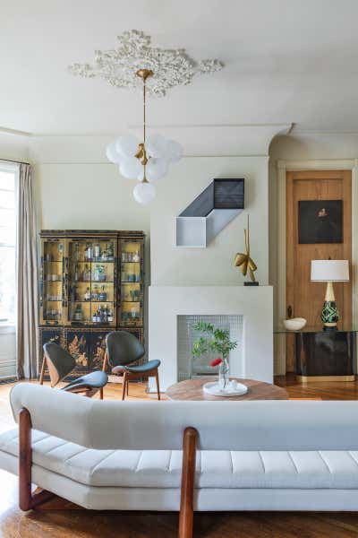  Modern Organic Family Home Living Room. Napoleon House by NOMITA JOSHI INTERIOR DESIGN.