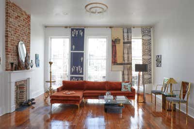  Rustic Apartment Living Room. Pied-Á-Terre  by NOMITA JOSHI INTERIOR DESIGN.
