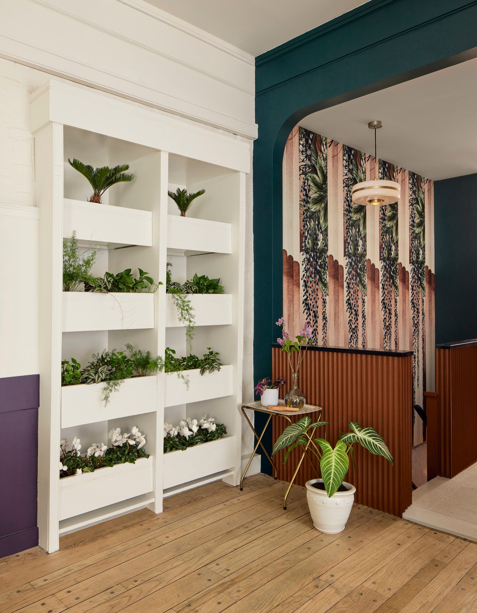 Contemporary Entry and Hall