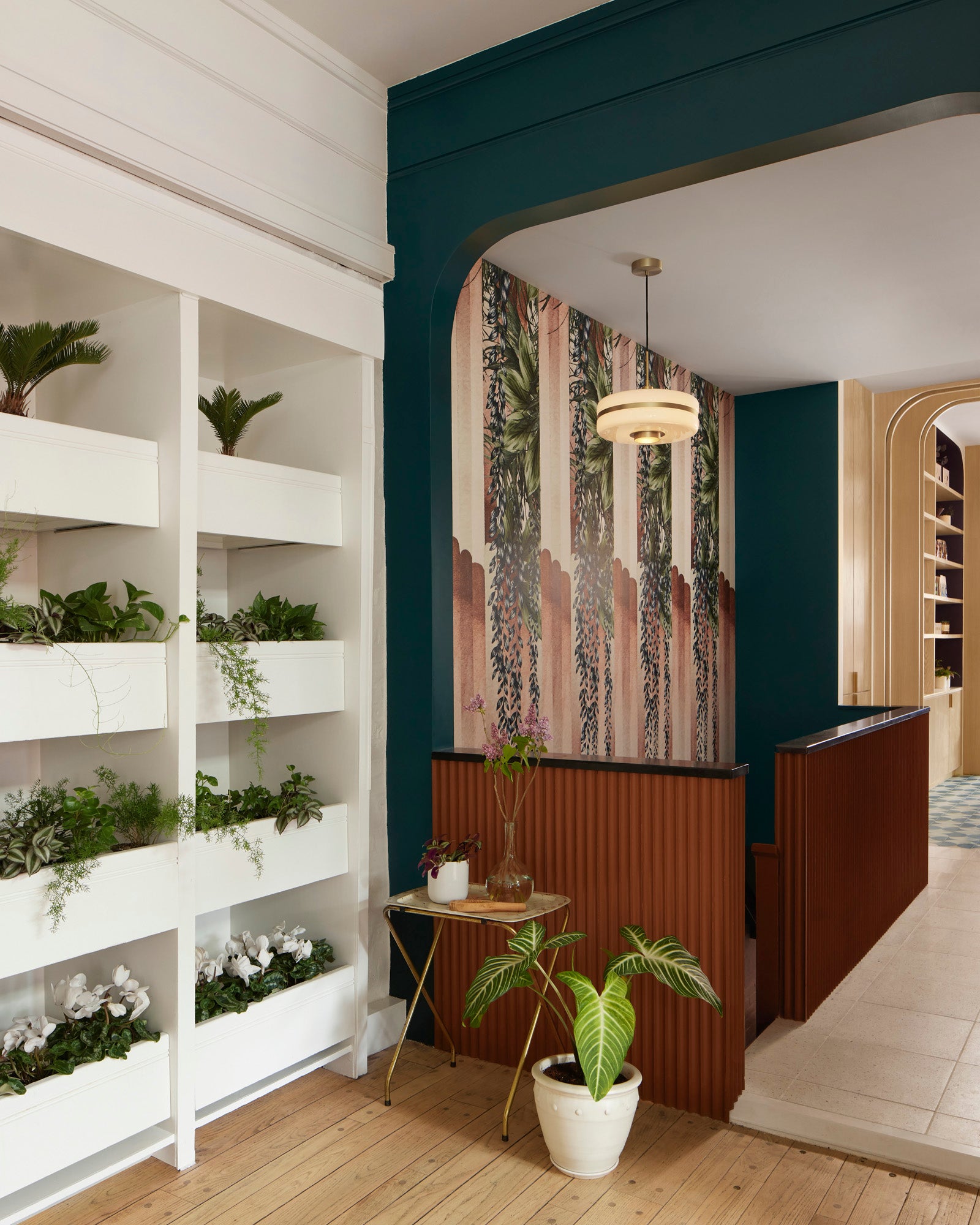 Contemporary Entry and Hall