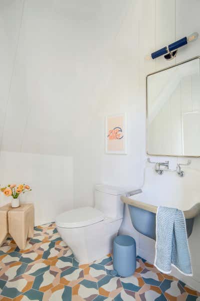  Coastal Bathroom. Sagaponack Beach House by Chango & Co..
