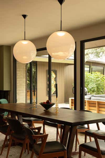  Mid-Century Modern Tropical Family Home Dining Room. Tustin Tropical by Cinquieme Gauche.