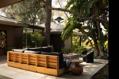  Mid-Century Modern Tropical Family Home Exterior. Tustin Tropical by Cinquieme Gauche.