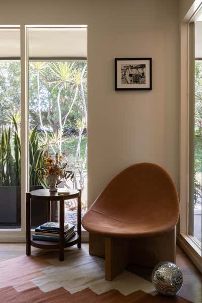  Mid-Century Modern Tropical Family Home Workspace. Tustin Tropical by Cinquieme Gauche.