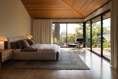 Mid-Century Modern Bedroom. Tustin Tropical by Cinquieme Gauche.