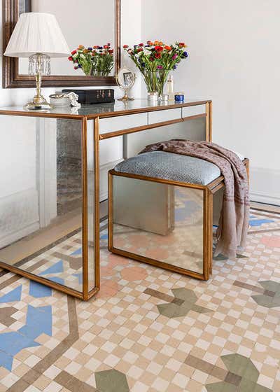  Craftsman Bedroom. Apartment in Barcelona by O&A Design Ltd.