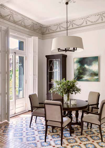  Mid-Century Modern Dining Room. Apartment in Barcelona by O&A Design Ltd.