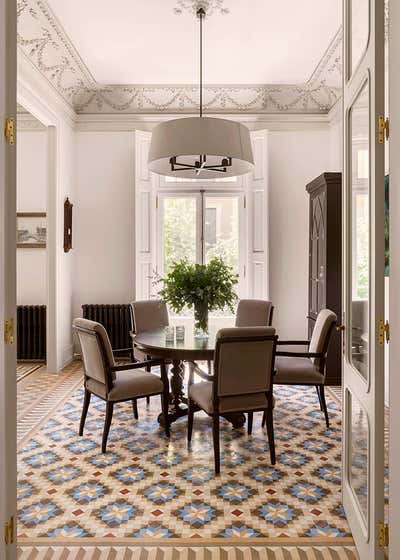  Coastal Apartment Dining Room. Apartment in Barcelona by O&A Design Ltd.