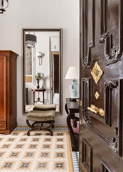  Traditional Apartment Entry and Hall. Apartment in Barcelona by O&A Design Ltd.