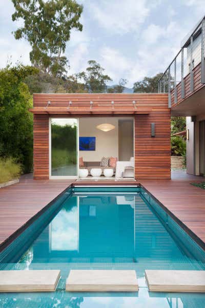 Beach Style Patio and Deck. Sustainable Beach House by Maienza Wilson.
