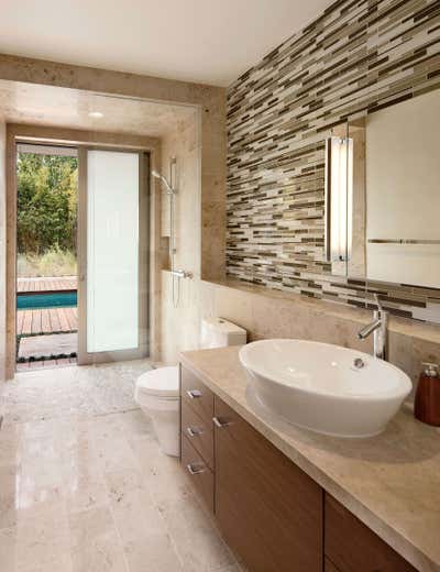  Beach Style Bathroom. Sustainable Beach House by Maienza Wilson.