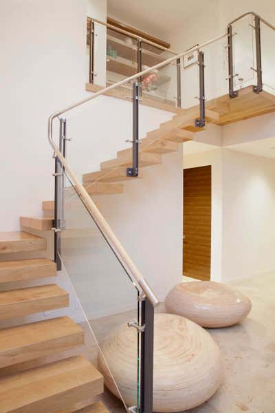  Contemporary Beach House Lobby and Reception. Sustainable Beach House by Maienza Wilson.