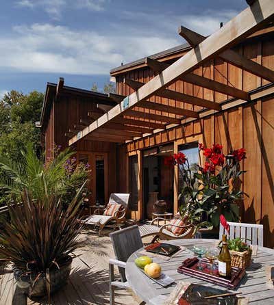  Beach Style Patio and Deck. Montecito Garden Beach House by Maienza Wilson.