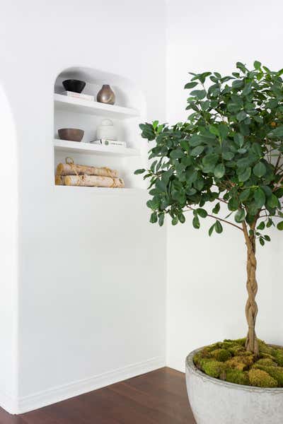  Organic Mid-Century Modern Family Home Living Room. Ocean Park Spanish by Shapeside.