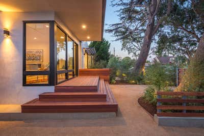  Beach Style Patio and Deck. Los Angeles Modern Bungalow by Maienza Wilson.
