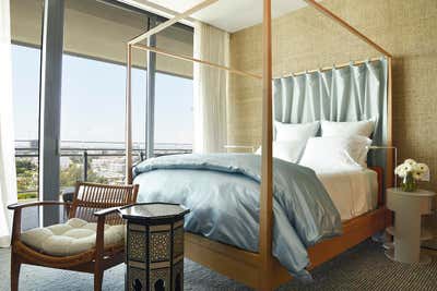 Contemporary Bedroom. Soothing, Contemporary Winter Refuge in Celebrated Renzo Piano Building by Vicente Wolf Associates, Inc..