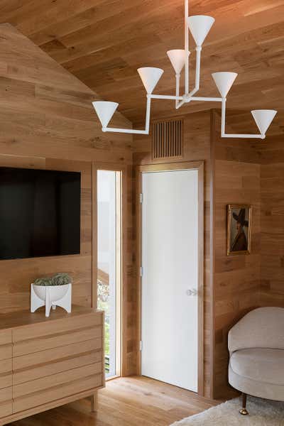  Organic Vacation Home Bedroom. Lakefront Modern by Lauren Johnson Interiors.