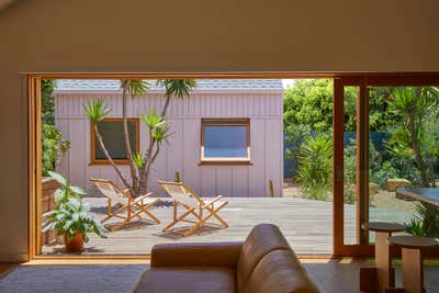 Modern Patio and Deck. 04 Pink House by And And And Studio.