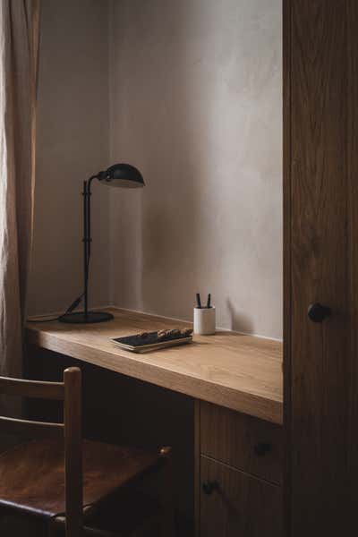  Minimalist Office and Study. Verbier Chalet  by Sophie Hamer Architecture Sàrl.