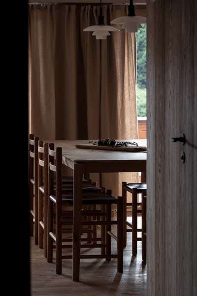  Rustic Craftsman Minimalist Dining Room. Verbier Chalet  by Sophie Hamer Architecture Sàrl.