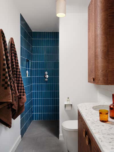  Mid-Century Modern Bathroom. White Rock by Garza Interiors.