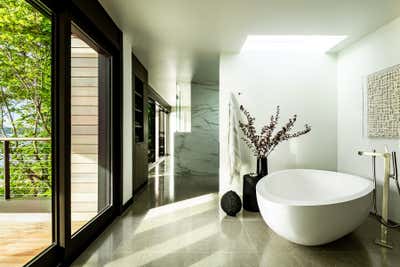  Contemporary Family Home Bathroom. Mercer Island Residence by Studio AM Architecture & Interiors.