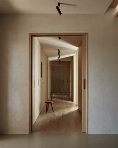  Minimalist Organic Family Home Storage Room and Closet. A Minimalistic Family Sanctuary by .PEAM.