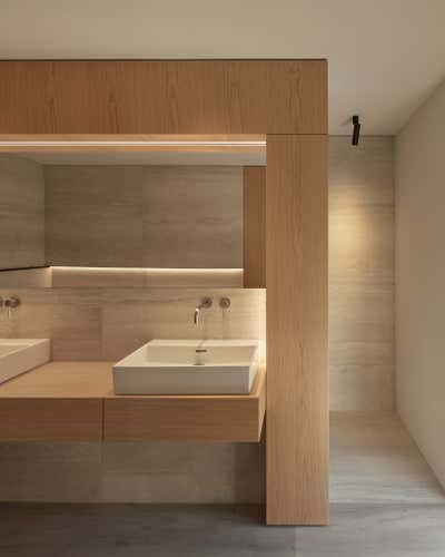  Arts and Crafts Minimalist Bathroom. A Minimalistic Family Sanctuary by .PEAM.