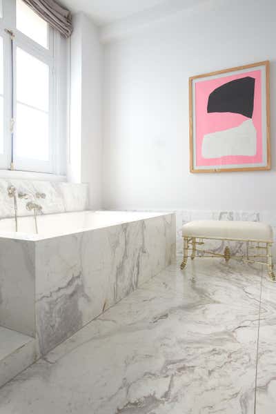  French Apartment Bathroom. Private French Modern Resindece by Marcelo Lucini Studio.
