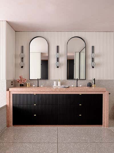  Western Maximalist Family Home Bathroom. Dawes Point House by Greg Natale.