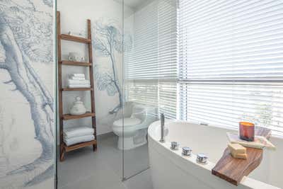 Modern Apartment Bathroom. RESIDENTIAL HOME 7 by Marcela Cure.
