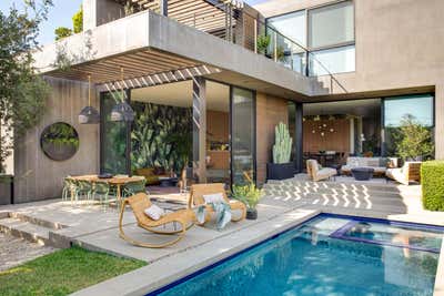  Mid-Century Modern Family Home Patio and Deck. Mar Vista by Jen Samson Design.