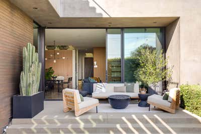 Mid-Century Modern Family Home Patio and Deck. Mar Vista by Jen Samson Design.