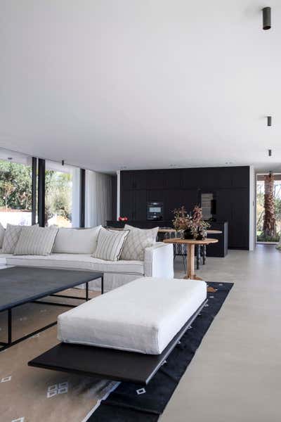  Modern Family Home Open Plan. Lentisco by Estudio Gomez Garay.