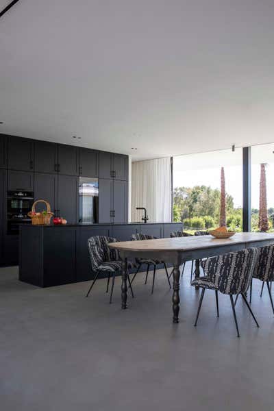  Contemporary Modern Family Home Open Plan. Lentisco by Estudio Gomez Garay.